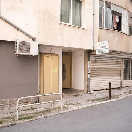 3br With Parking Nearby Opera