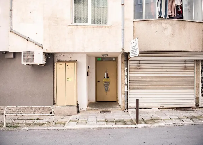 3br With Parking Nearby Opera *