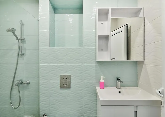 3br With Parking Nearby Opera דירה וארנה