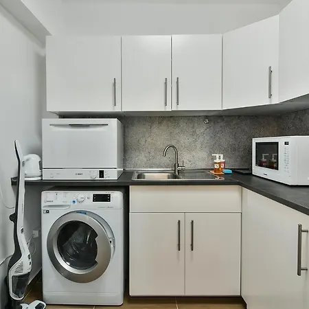 3br With Parking Nearby Opera Apartment *