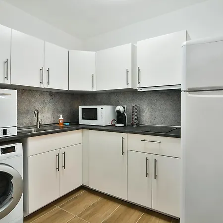 3br With Parking Nearby Opera *