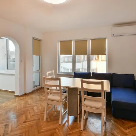 3br With Parking Nearby Opera * וארנה